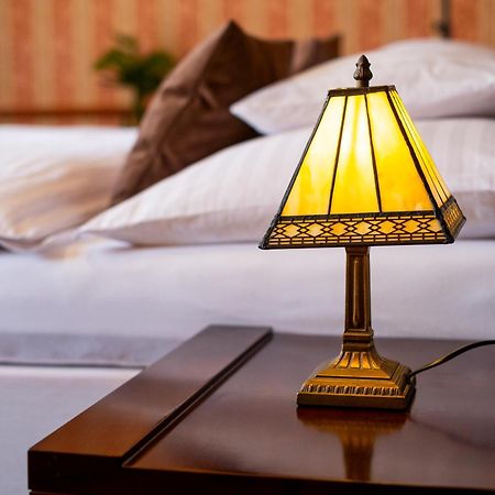 לביצה Hotel Golden Eagle מראה חיצוני תמונה