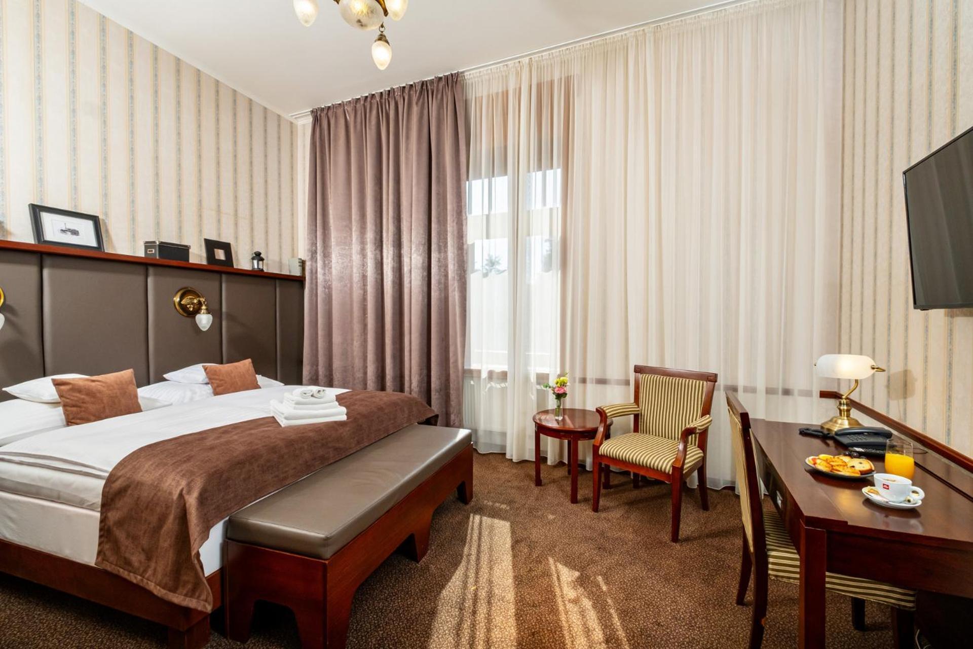 לביצה Hotel Golden Eagle מראה חיצוני תמונה