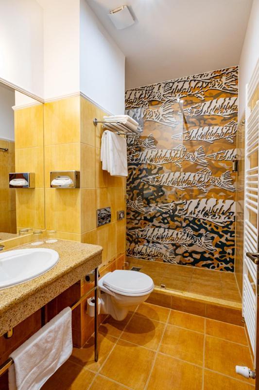 לביצה Hotel Golden Eagle מראה חיצוני תמונה