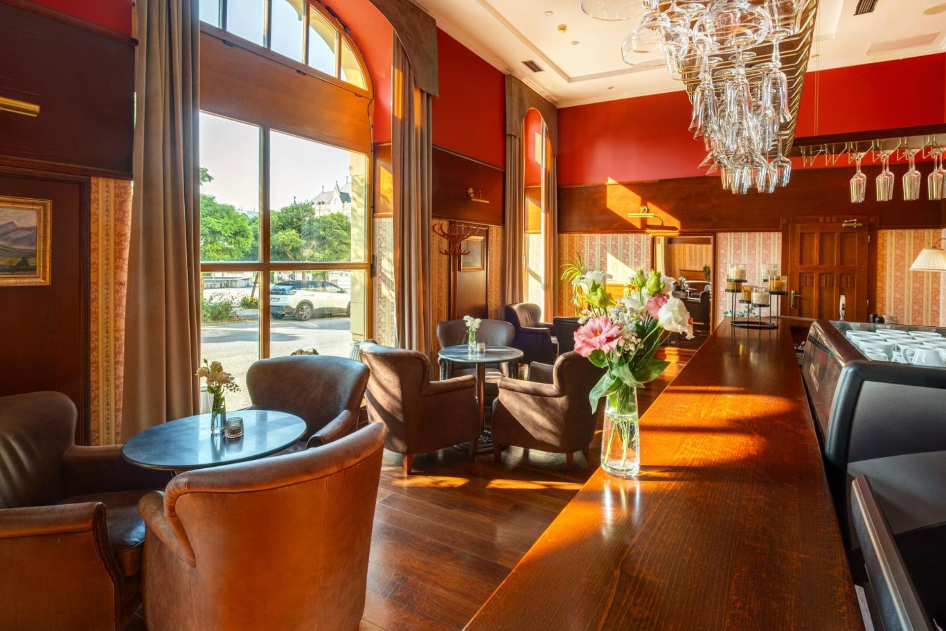 לביצה Hotel Golden Eagle מראה חיצוני תמונה