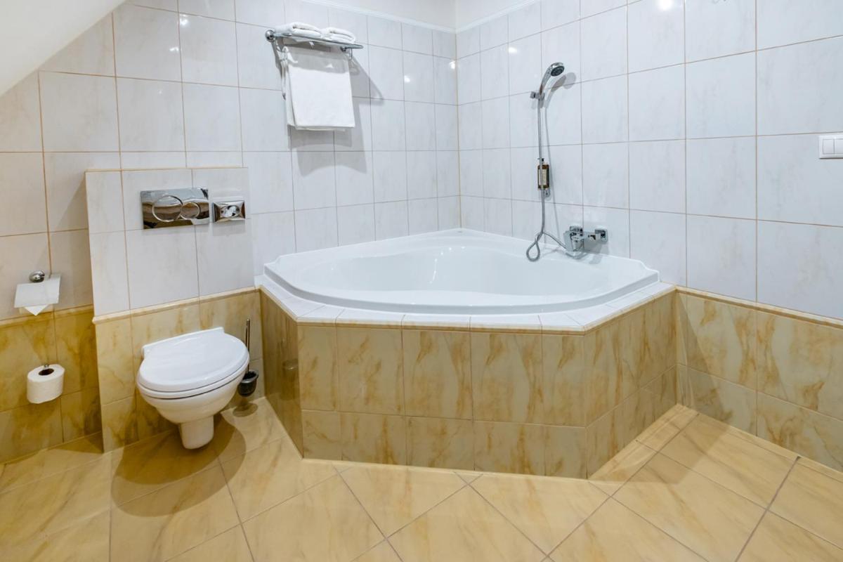 לביצה Hotel Golden Eagle מראה חיצוני תמונה