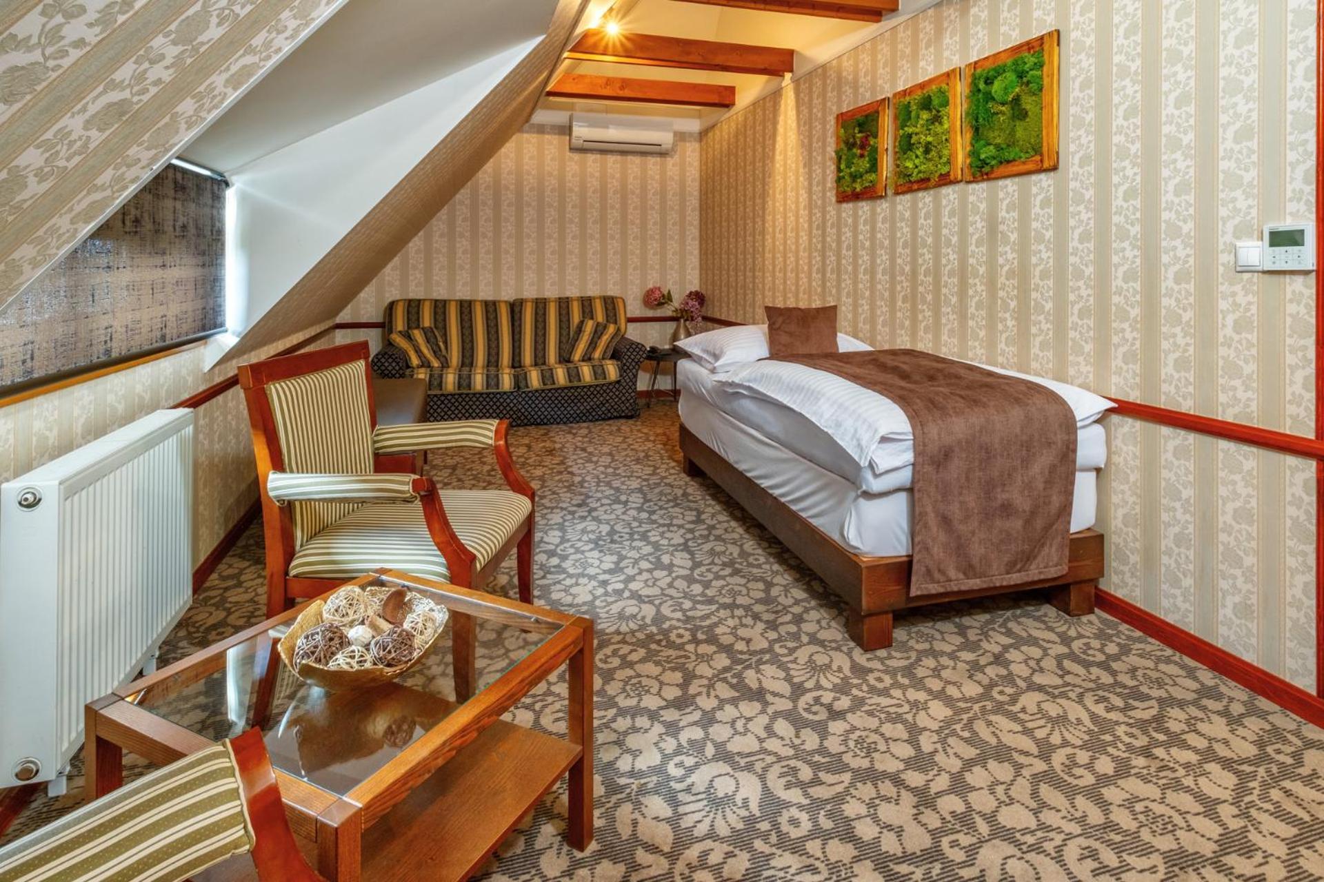 לביצה Hotel Golden Eagle מראה חיצוני תמונה
