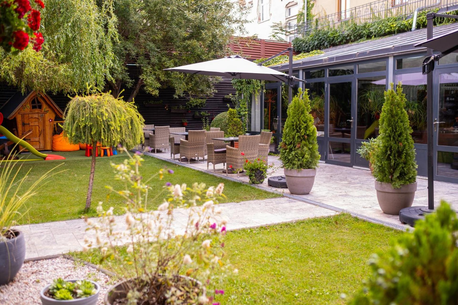לביצה Hotel Golden Eagle מראה חיצוני תמונה