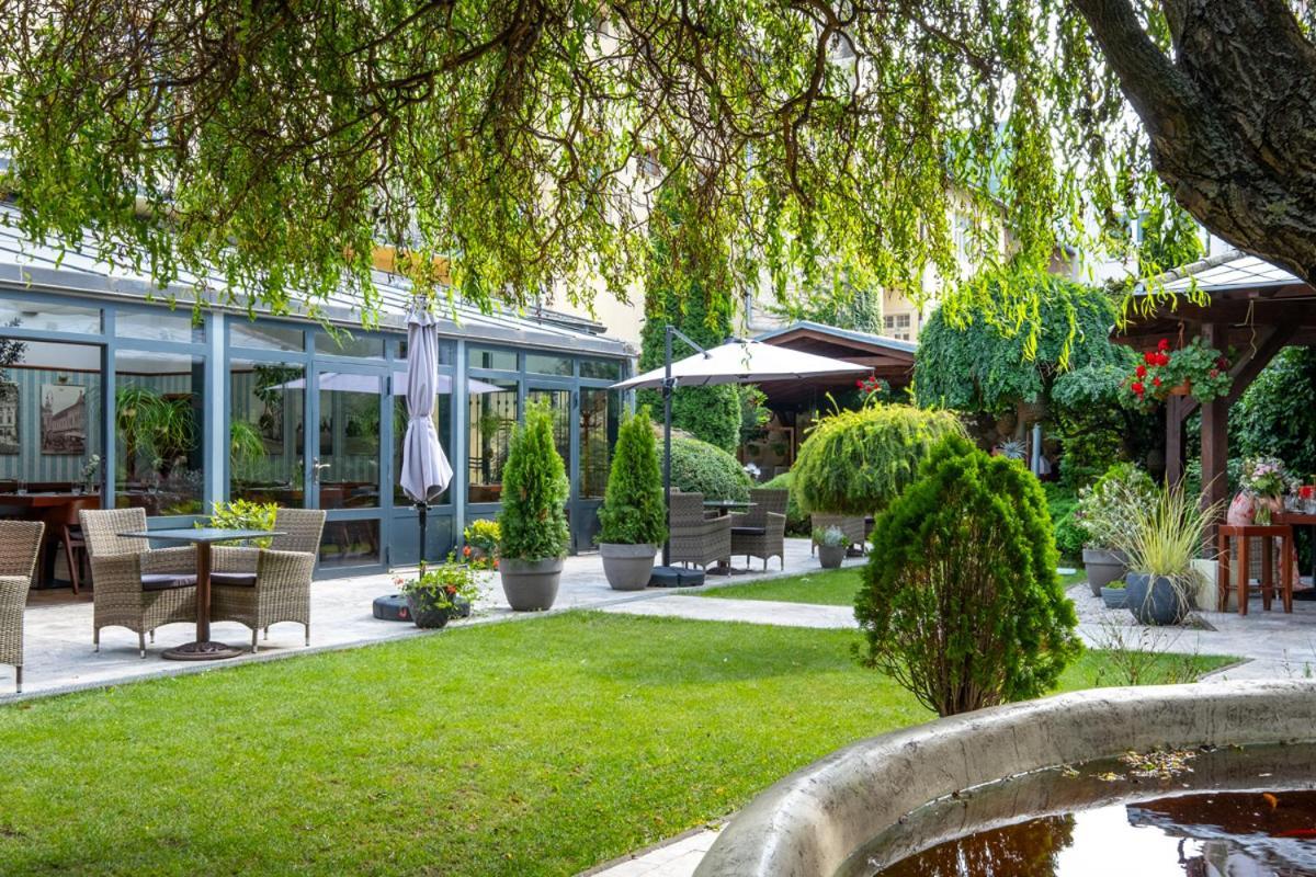 לביצה Hotel Golden Eagle מראה חיצוני תמונה
