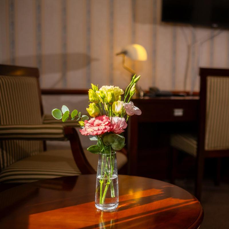 לביצה Hotel Golden Eagle מראה חיצוני תמונה