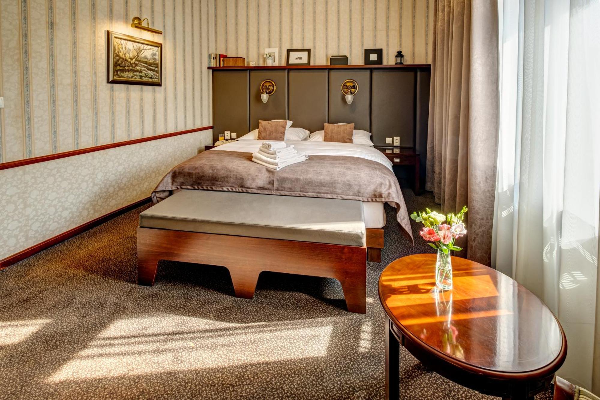 לביצה Hotel Golden Eagle מראה חיצוני תמונה