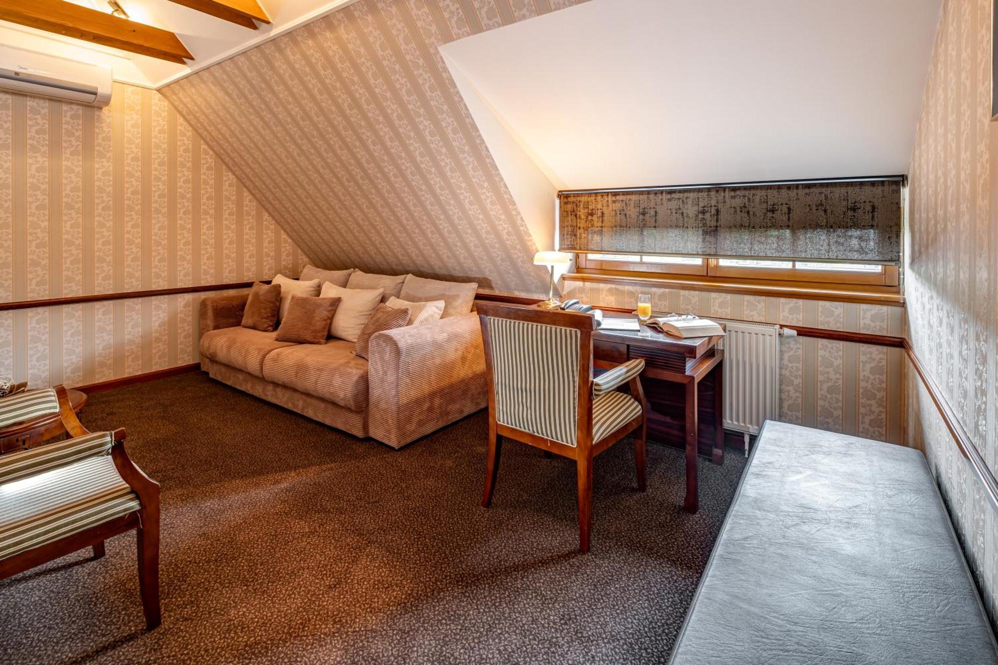 לביצה Hotel Golden Eagle מראה חיצוני תמונה