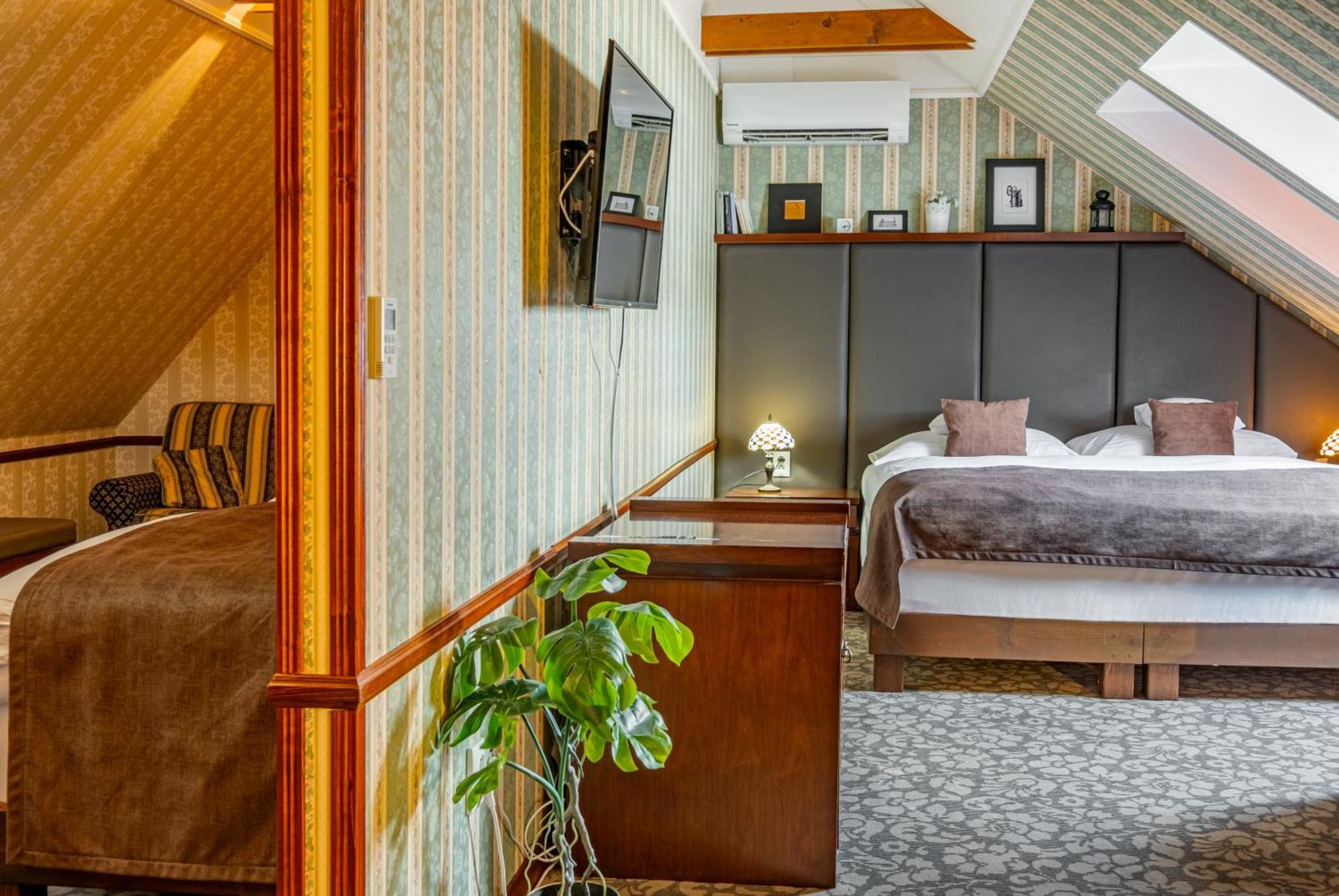 לביצה Hotel Golden Eagle מראה חיצוני תמונה